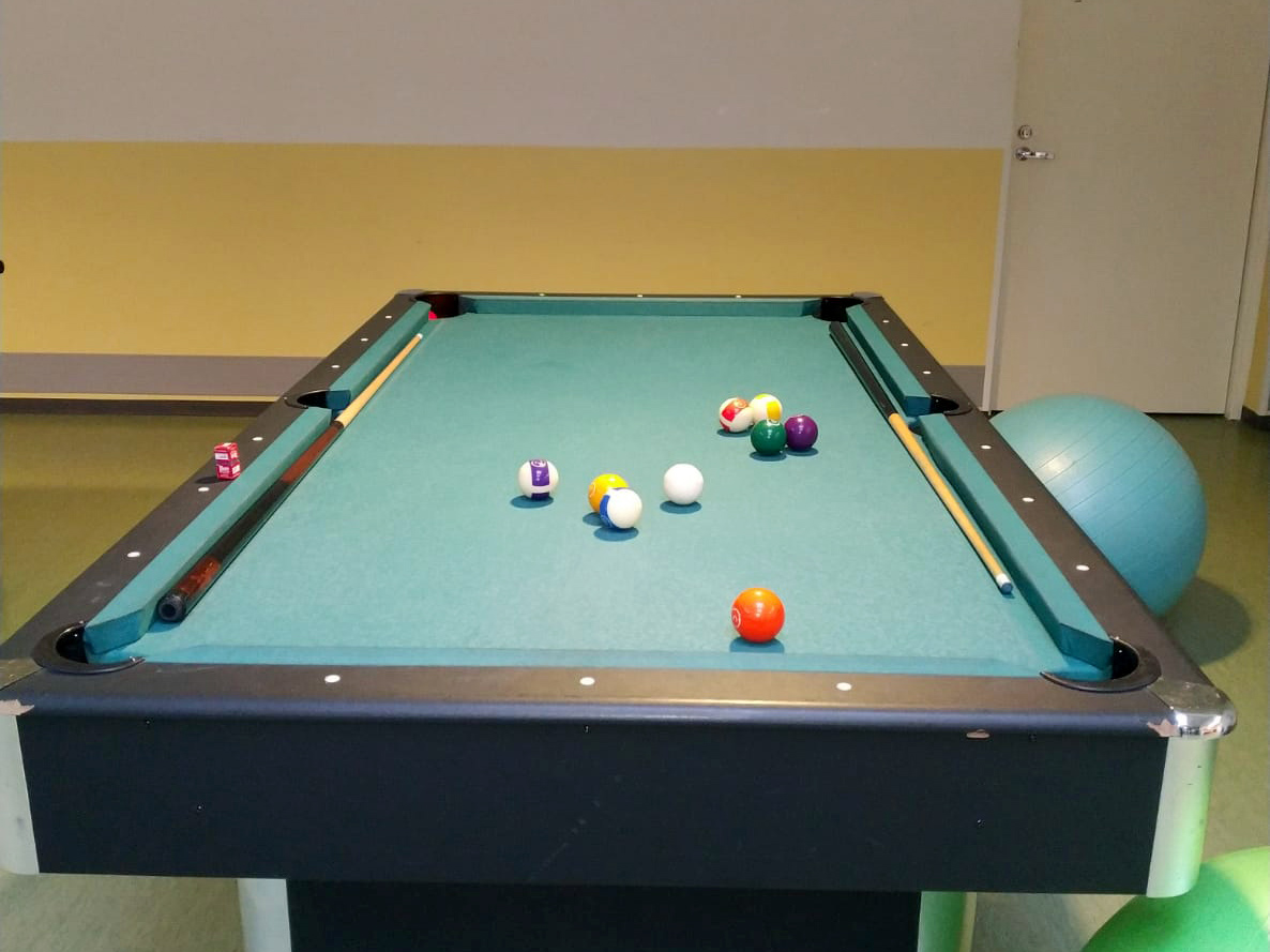 Biljardipöytä.