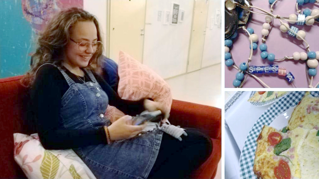 Kolaasissa tyttö sohvalla, helmikoruja ja pitsapaloja.